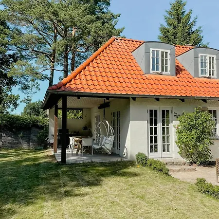 Charming 1930S Cottage Near Hornbaek Beach Hébergement de vacances Hornbæk